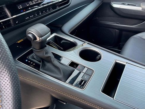 Used 2024 Toyota Sienna XSE image 28