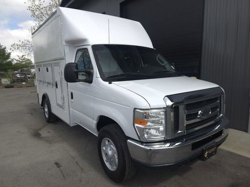 Used 2015 Ford E-350 and Econoline 350 Super Duty w/ Power Windows & Locks Group image 5