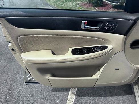 Used 2010 Hyundai Genesis 4.6 image 12