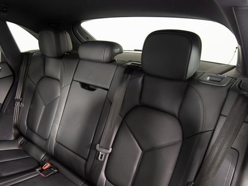 Certified 2021 Porsche Macan image 35