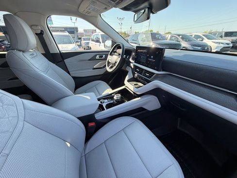 Used 2025 Ford Explorer Platinum w/ Ultimate Package image 24