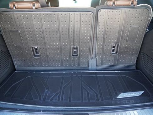 Used 2022 Chevrolet Tahoe High Country RWD image 11