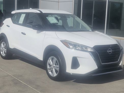 Used 2022 Nissan Kicks S FWD image 1