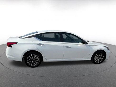 Used 2024 Nissan Altima 2.5 SV image 16