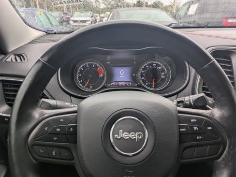 Used 2020 Jeep Cherokee Trailhawk w/ Cold Weather Group image 31