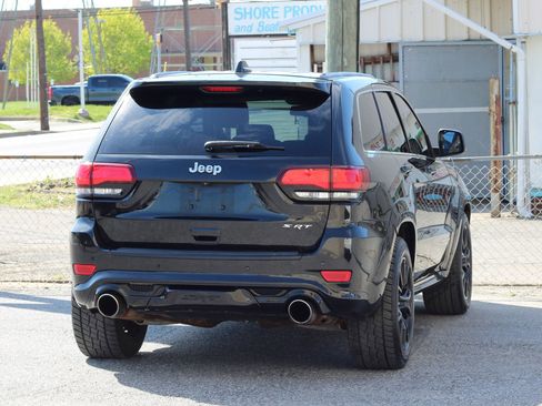 Used 2015 Jeep Grand Cherokee SRT w/ Luxury Group II image 8