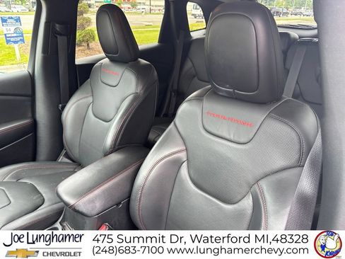 Used 2016 Jeep Cherokee Trailhawk w/ Comfort/Convenience Group AWD/4WD image 14