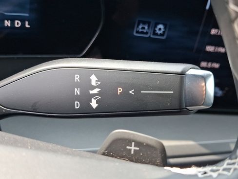 Used 2025 Chevrolet Traverse LT AWD/4WD image 16