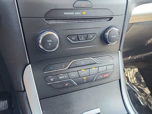 Used 2018 Ford Edge SEL w/ Equipment Group 201A AWD/4WD image 16