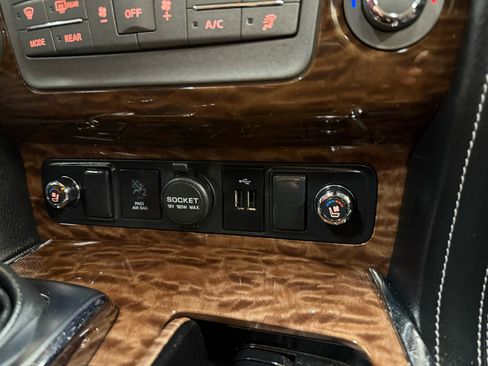 Used 2019 Nissan Armada Platinum w/ Captain's Chairs Package image 19