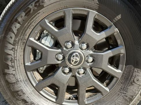 Used 2025 Toyota 4Runner SR5 AWD/4WD image 10