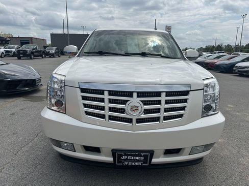 Used 2014 Cadillac Escalade Luxury RWD image 7