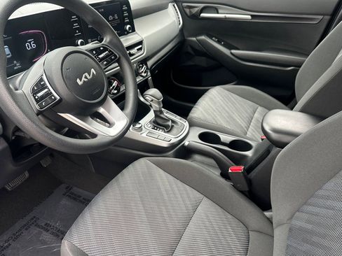 Used 2025 Kia Seltos LX image 11