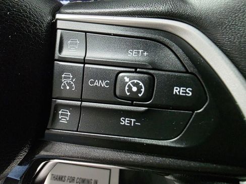 Used 2022 Jeep Grand Cherokee L Laredo AWD/4WD image 15