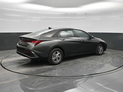 New 2026 Hyundai Elantra SE FWD image 7