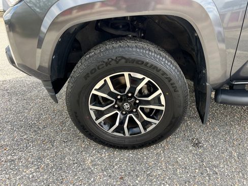 Used 2022 Toyota Tacoma TRD Sport AWD/4WD image 27