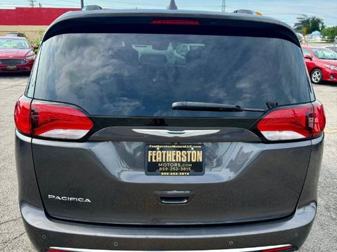 Used 2017 Chrysler Pacifica Touring-L Plus w/ Advanced Safetytec Group FWD image 11