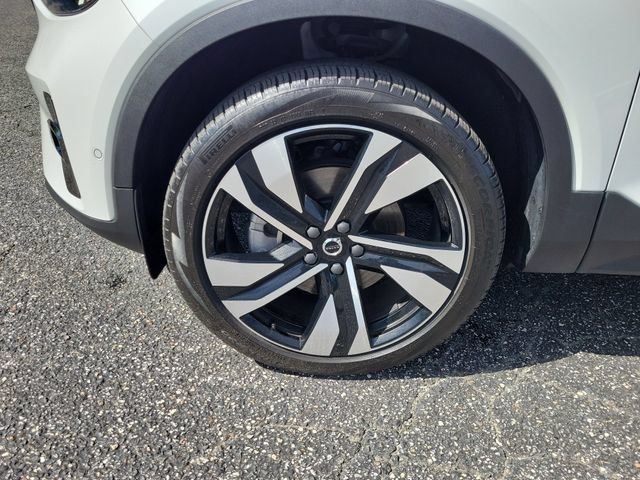 Used 2024 Volvo XC40 B5 Plus w/ Protection Package Premier AWD/4WD image 5