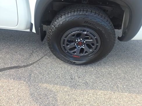 Used 2026 Nissan Frontier PRO-4X AWD/4WD image 15