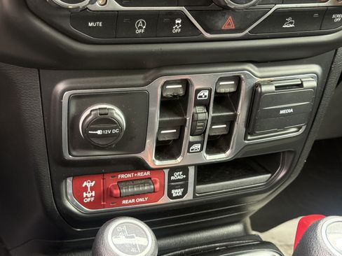 Used 2021 Jeep Wrangler Unlimited Rubicon AWD/4WD image 12