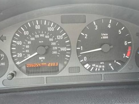 Used 1995 BMW 325i Convertible RWD image 10