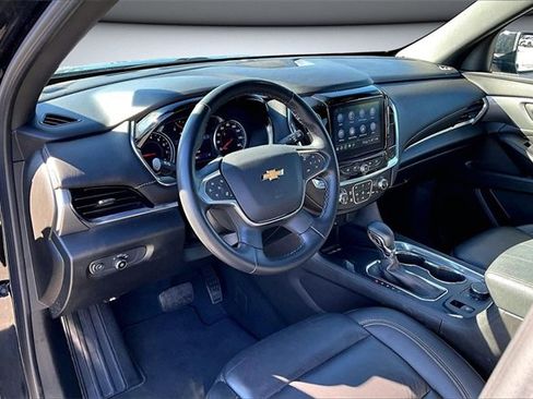 Used 2023 Chevrolet Traverse LT image 17