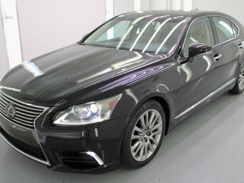 Used 2017 Lexus LS 460 w/ Comfort Package RWD image 4