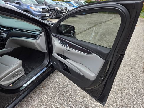 Used 2016 Cadillac XTS Luxury w/ Driver Awareness Package image 10