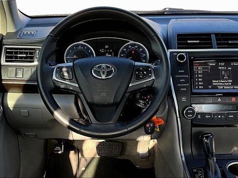 Used 2017 Toyota Camry XLE image 5