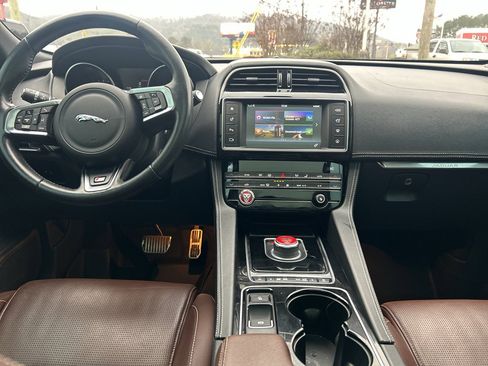 Used 2017 Jaguar F-PACE S image 14