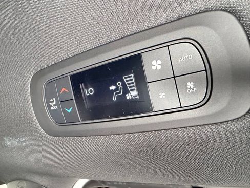 New 2027 Chrysler Pacifica Select FWD image 13