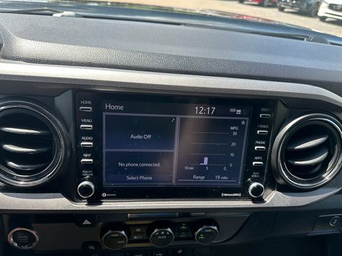 Used 2022 Toyota Tacoma TRD Off-Road image 10