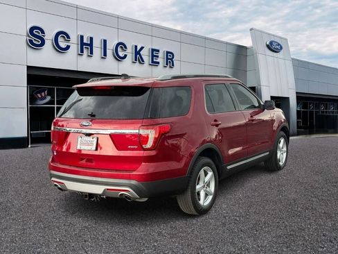 Used 2017 Ford Explorer XLT w/ Equipment Group 202A AWD/4WD image 2