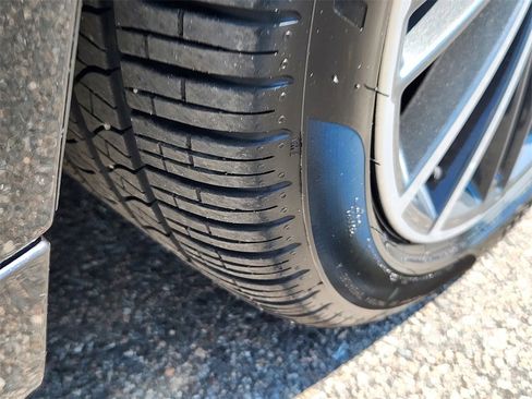 Used 2022 BMW 540i xDrive w/ Premium Package image 12