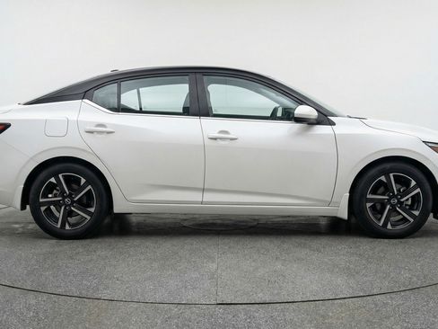 Used 2025 Nissan Sentra SV FWD image 11