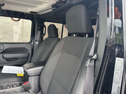 Certified 2022 Jeep Gladiator Willys image 12