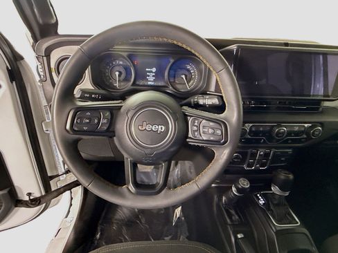 Used 2024 Jeep Wrangler Unlimited w/ Convenience Group AWD/4WD image 13