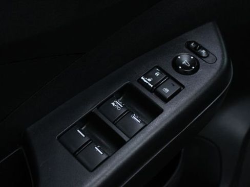 Used 2016 Honda CR-V LX image 9