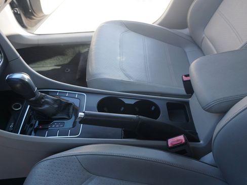 Used 2018 Volkswagen Passat 2.0T R-Line image 17