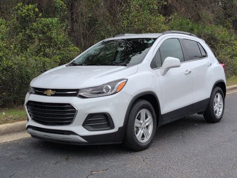 Used 2020 Chevrolet Trax LT w/ LT Convenience Package image 8