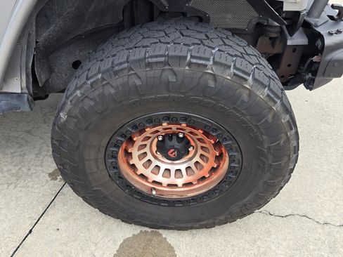 Used 2017 Jeep Wrangler Unlimited Rubicon AWD/4WD image 12