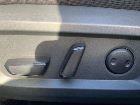 Used 2025 Nissan Rogue SV image 17