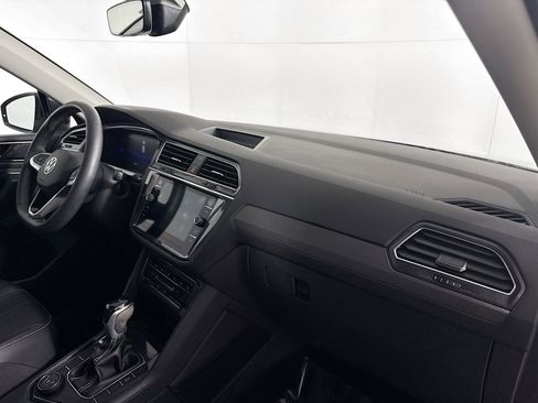 Certified 2023 Volkswagen Tiguan SE w/ Panoramic Sunroof Package image 27