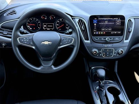 Certified 2025 Chevrolet Malibu LT image 12