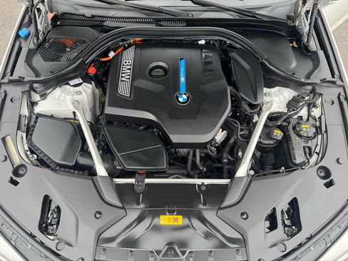 Used 2018 BMW 530e w/ Premium Package 2 image 22