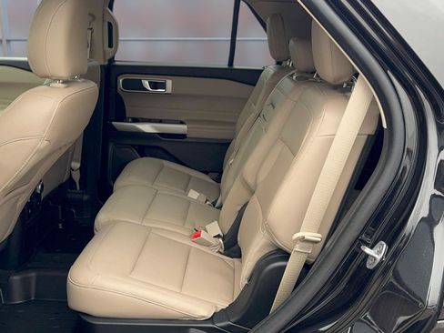 Used 2022 Ford Explorer XLT w/ Equipment Group 202A image 13