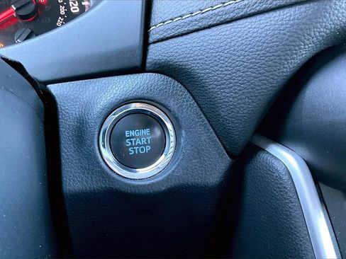 Used 2022 Toyota RAV4 XLE image 30