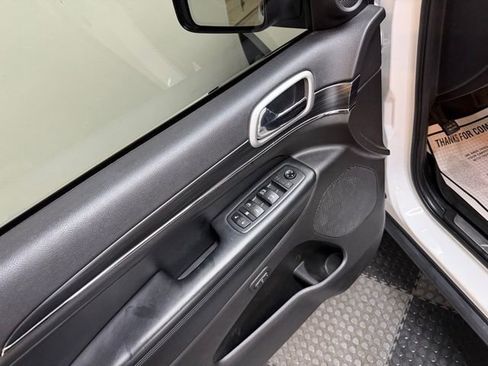 Used 2021 Jeep Grand Cherokee Limited image 19