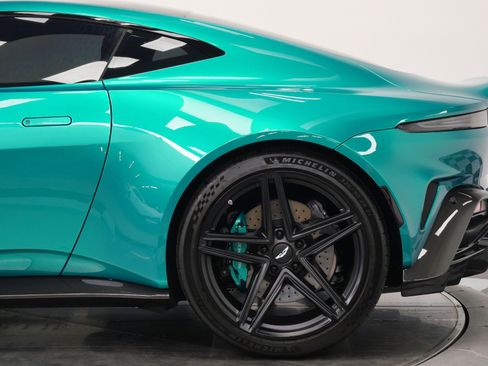 Used 2025 Aston Martin V8 Vantage Coupe image 33
