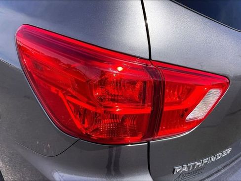 Used 2020 Nissan Pathfinder S AWD/4WD image 33